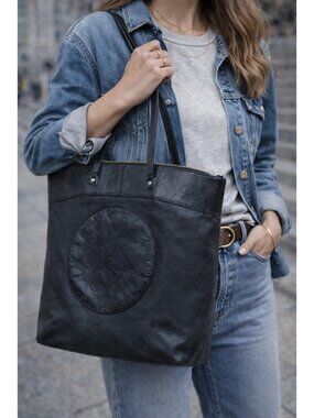 Coach Black Leather Tote Bag Large Signature Embossed Shoulder Bag Zip Top Class